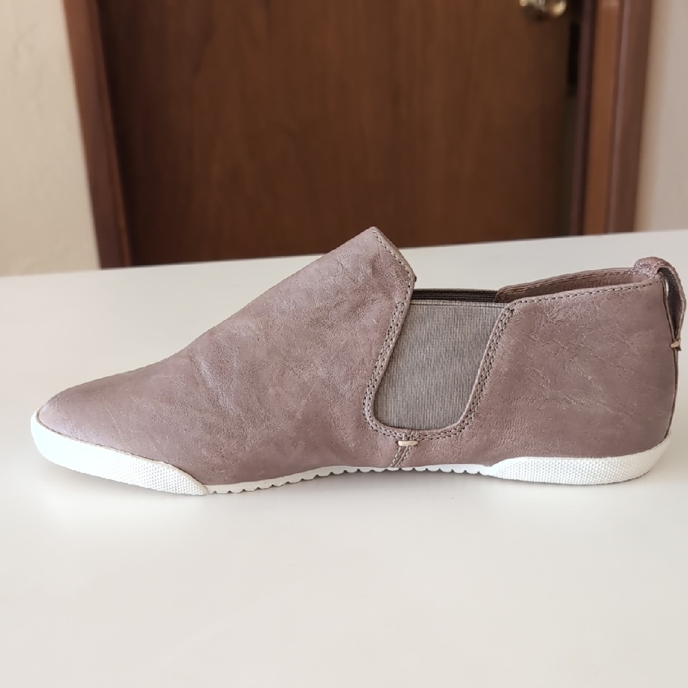 Frye Grey Melanie Chelsea Slip-On Leather Ankle Boots